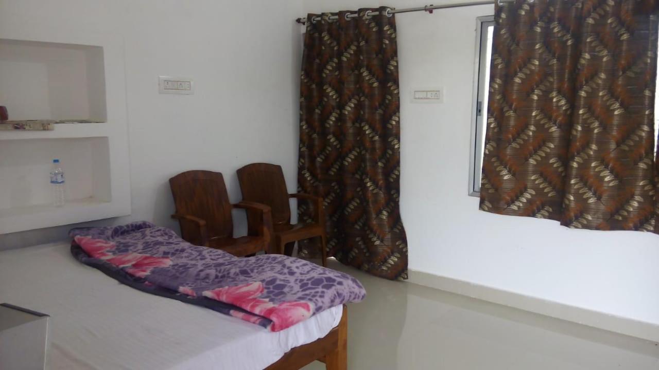 Hostel Buddha Кхаджурахо Номер фото