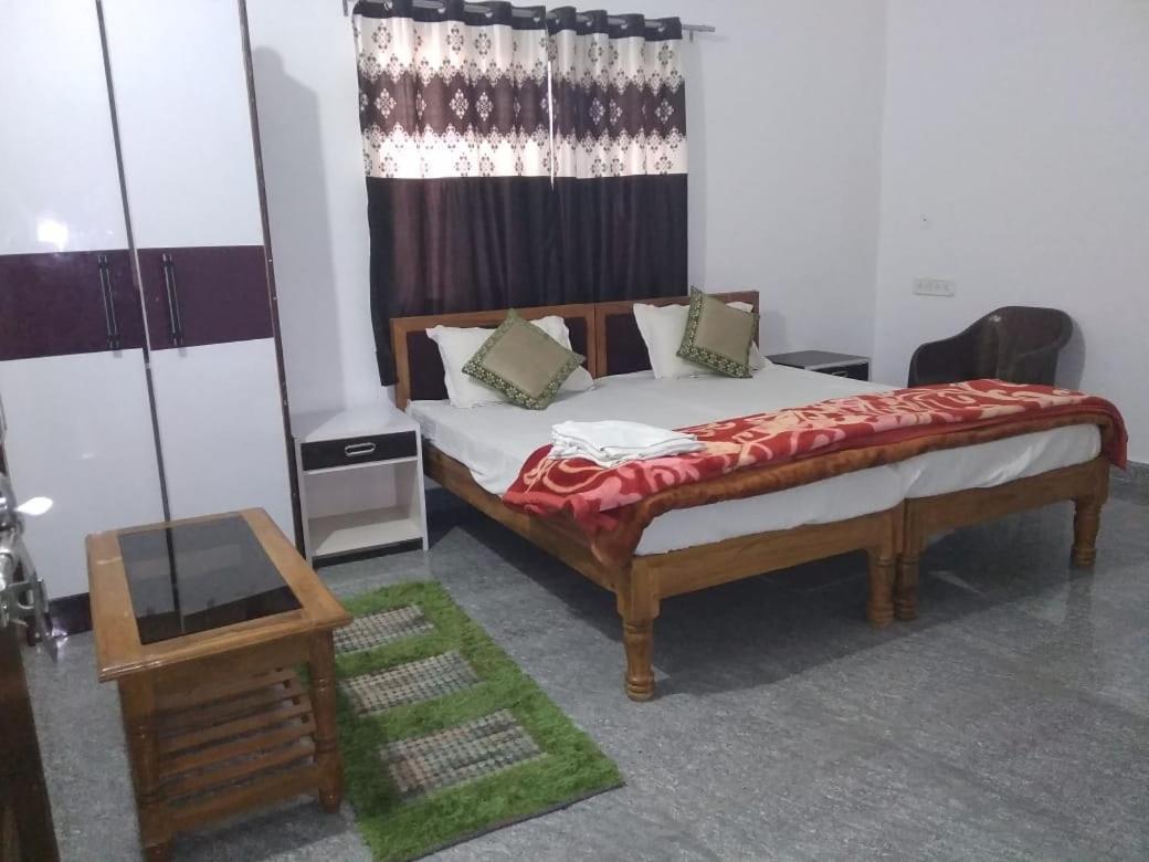 Hostel Buddha Кхаджурахо Экстерьер фото